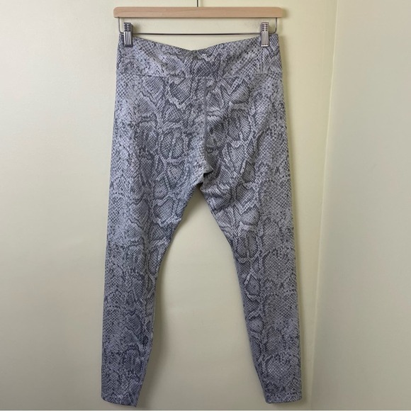 Nike x REVOLVE White Snake Print High Waist Zip Front Leggings SZ Medium - Picture 11 of 15